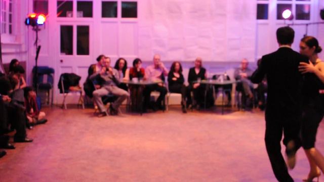 Inés Muzzopappa y Dante Sanchez bailan Nochero Soy @ Milonga Pasional, Cambridge UK смотреть онлайн