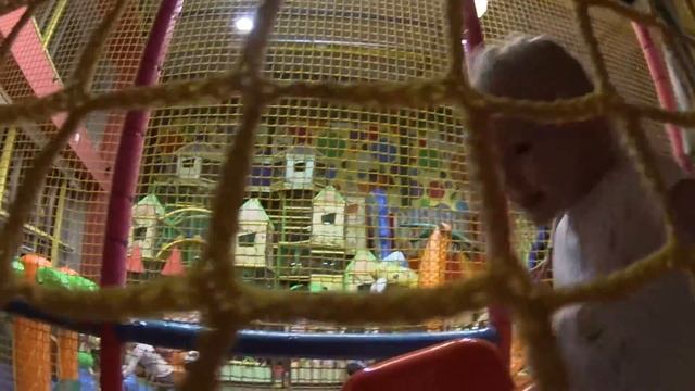 Vlogs детский парк развлечений Мегалэнд child's park of entertainments of MEGALAND in SEC Rodnik смотреть онлайн