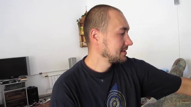 САША ИГРАЕТ НА ГИТАРЕ смотреть онлайн