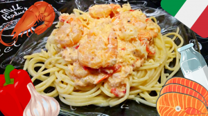 СПАГЕТТИ С ЛОСОСЕМ И КРЕВЕТКАМИ ПО-ИТАЛЬЯНСКИ  / Вкусная паста в соусе с рыбой, креветками и перцем