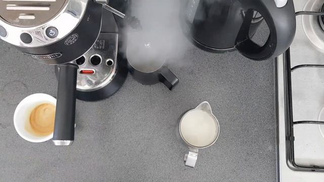 Flat white on a DeLonghi EC680 EC685 смотреть онлайн