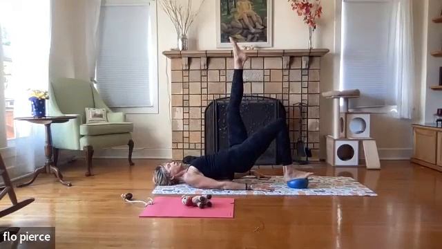 Pilates with a small ball, brief Nutmeg, and flo смотреть онлайн