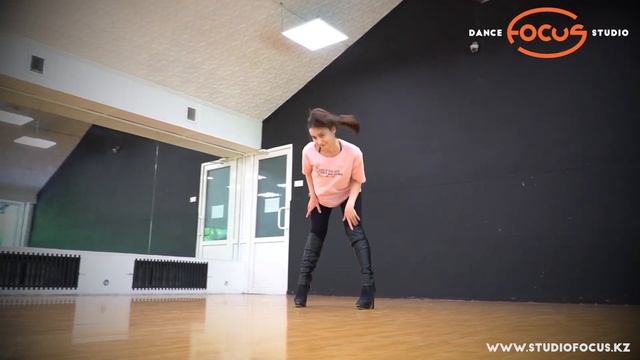 Strip Plastic - Dance Studio Focus смотреть онлайн