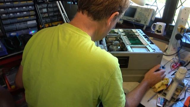 Three video decks, part3: Sony BVW65P BetacamSP player with TBC and digital output... sort of. смотреть онлайн
