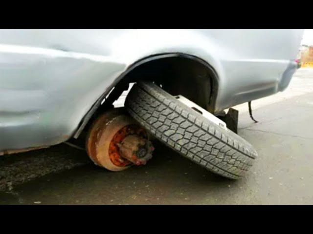 ДЛЯ ЧЕГО ОПЫТНЫЕ АВТОМОБИЛИСТЫ СТУЧАТ ПО КОЛЕСУ смотреть онлайн