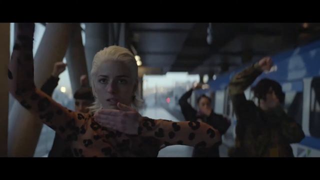 Clip "Real" de Pablo Larrain // EMA au cinéma le 2 septembre смотреть онлайн