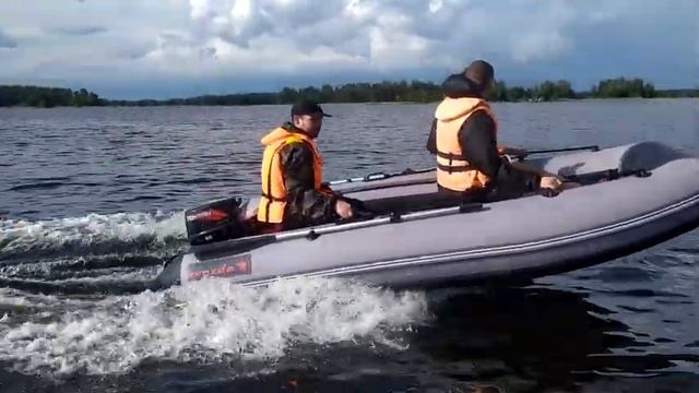 Сравнение двух лодок Zvezda 360 Китобой и Zvezda 365 Китобой под разными лодочными моторами смотреть онлайн