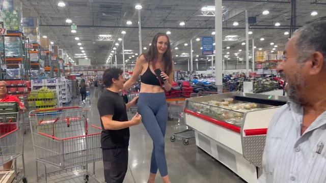 Reaction on  7ft Giantess and her short boyfriend