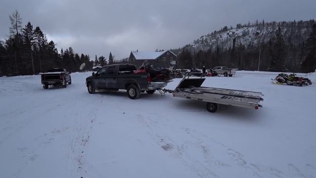 2018/139 Off loading the snowmobiles смотреть онлайн