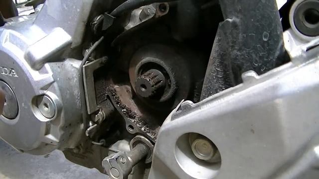 Reemplazo de TRANSMISION y MANCHONES de goma a motocicleta Honda CB 250 New Twister смотреть онлайн
