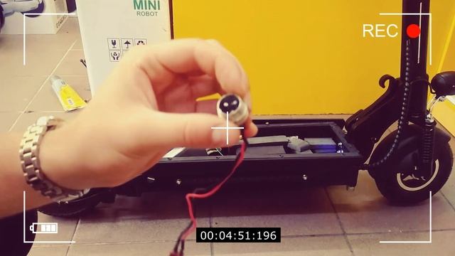 KUGOO M2 ремонт не заряжается Электросамокат как исправить? 2019г замена разъема под зарядное . смотреть онлайн