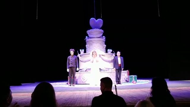 Татьяна Васильева, Игорь Скляр и Максим Дорофеев в спектакле 