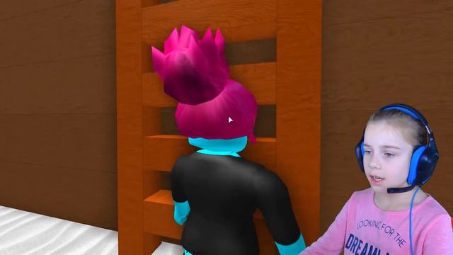 ПОБЕГ ОТ БРАТА ДЕДА МОРОЗА в Роблокс приключение мульт героя в Roblox смотреть онлайн