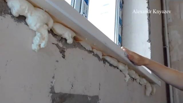 Как обрезать монтажную пену после установки подоконника для окон? смотреть онлайн