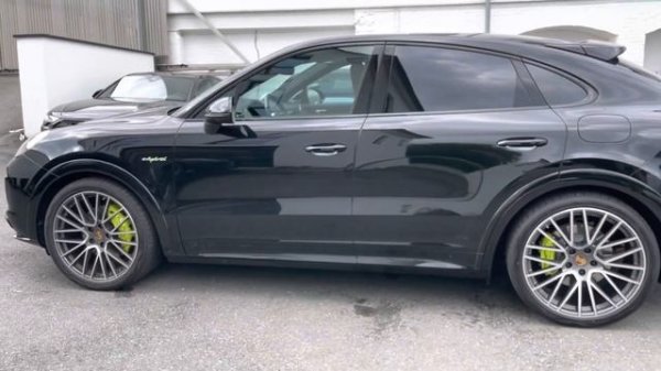 Porsche Cayenne Hybrid 2021 Sport Design