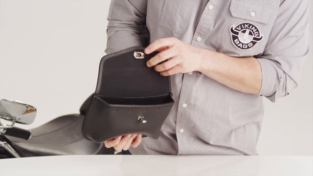 Large Revival Series Motorcycle Windshield Bag Review - vikingbags.com смотреть онлайн