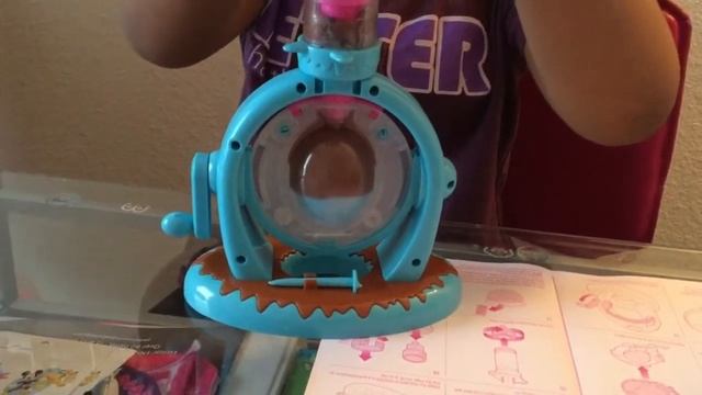 Toy Review: Chocolate egg surprise maker смотреть онлайн