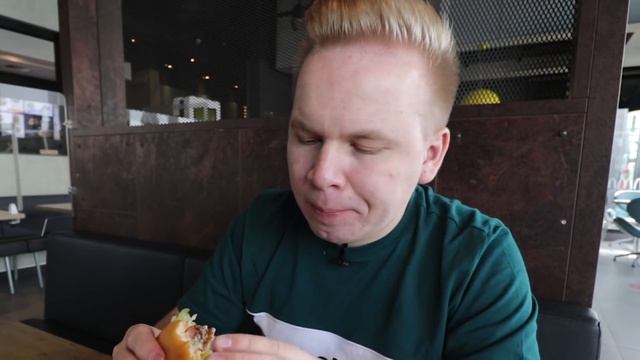 Макдональдс В ДУБАЕ! / Самый ДОРОГОЙ McDonald’s в МИРЕ! / Что едят шейхи в ОАЭ? / Дорого, но ВКУСНО смотреть онлайн