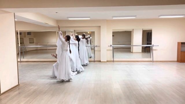 Royal kids (43 школа г Павлодар ) казахский танец Назерке смотреть онлайн