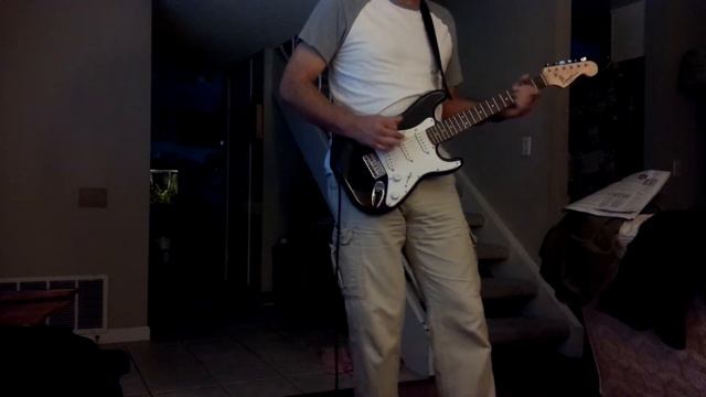 Fender Mini Squier Strat Blues Practice смотреть онлайн