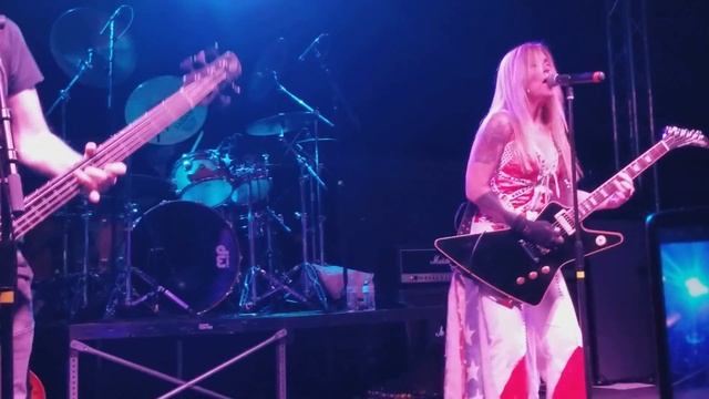 Lita Ford - Cherry Bomb смотреть онлайн