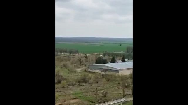 Эвакуация раненных российских военнослужащих вертолётами Ми-8 под прикрытием вертолётов Ка-52 смотреть онлайн