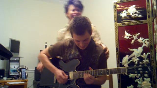 Lewis Vogler and Tony Vogler doing a Stevie and Jimmy Vaughan on a es-335 Gibson 12-24-2011 смотреть онлайн