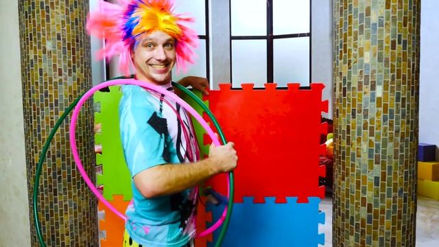 Прикольные видео онлайн  Бластер Нерф или вкусняшки?  Игры стрелялки для мальчиков.