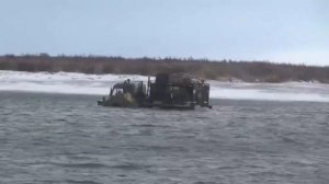 Чукотка. Через реку...домой с рыбалки...