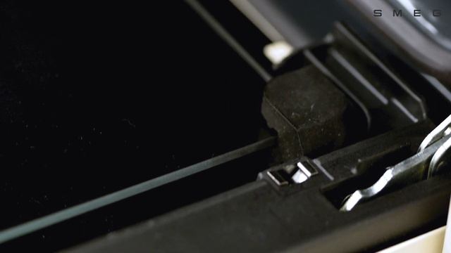 Removing & Cleaning The Door Glass | Smeg Range Cooking
