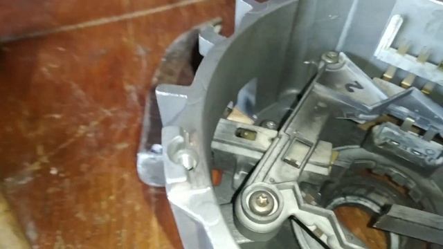 Стиральная машина BOSCH WFF 1201. Двигателю не хватает мощи провернуть бельё. Меняем амортизаторы смотреть онлайн