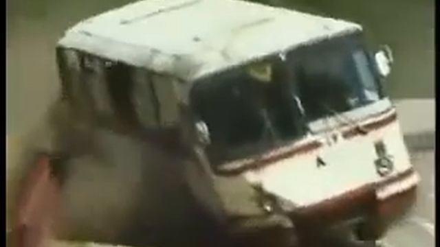 Автобус ЛАЗ-695. Крэш-тест. (1990) / LAZ-695 bus. Crash test. (1990) смотреть онлайн