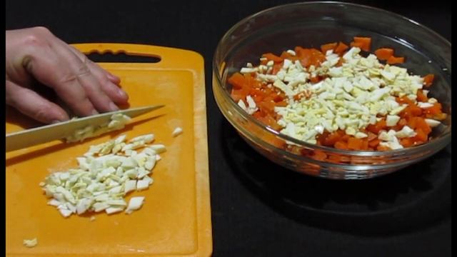 НЕОБЫКНОВЕННО ВКУСНЫЙ И ПРОСТОЙ САЛАТИК ИЗ КУКУРУЗЫ С МОРКОВЬЮ! смотреть онлайн