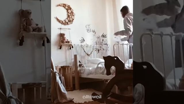 Как клеить наклейки для стен Alltowall в интерьере — видеоотзыв #7 от Александры из Санкт-Петербурга смотреть онлайн