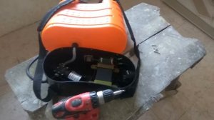 КАК СНЯТЬ АККУМУЛЯТОР С ОПРЫСКИВАТЕЛЯ ДЛЯ ХРАНЕНЕЯ ЗИМОЙ