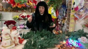 Сделали  к Новому Году гирлянду из старой искусственной елки