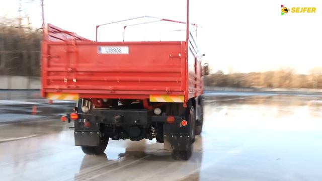 TATRA PHOENIX 8x8 Versus TATRA 815 4x4 Na Polygonu Centra LIBROS Ostrava