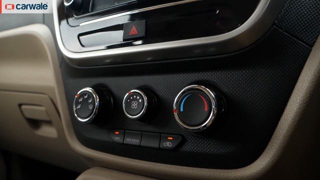 Mahindra TUV300 | Features Explained | CarWale смотреть онлайн