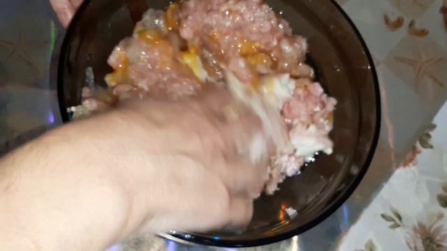 Котлеты в духовке. Котлеты в панировочных сухарях. смотреть онлайн