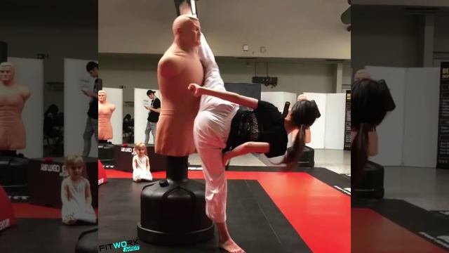 BEAUTY FIGHTING TAEKWONDO MASTER GIRL ?? смотреть онлайн