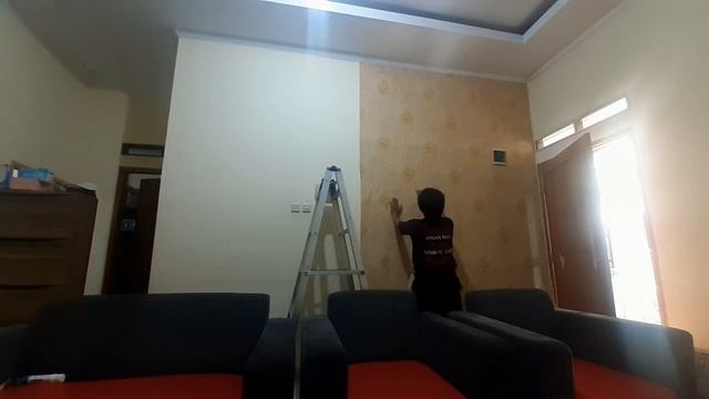 WALLPAPER DINDING Batik Krem-Gold, Ruang Tamu...Violet Regency Depok Part 4