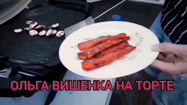 СРОЧНО! ЗАКОРМИЛА РЕБЕНКА! И ОБЗЫВАЕТ ОБЖОРОЙ. ОЛЬГА УРАЛОЧКА LIVE. смотреть онлайн