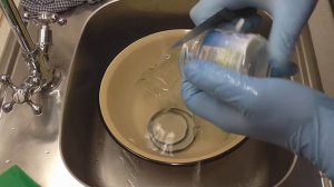 Как отмыть этикетки и клей со стеклянных банок ?