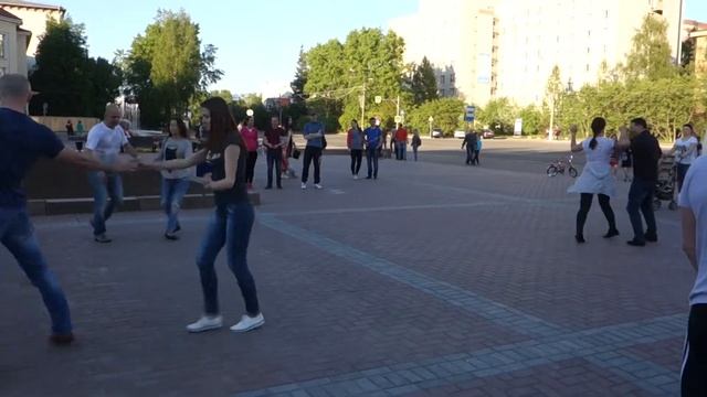 Танцы на Театральной площади г. Сыктывкара 17.06.2018 - 06 смотреть онлайн