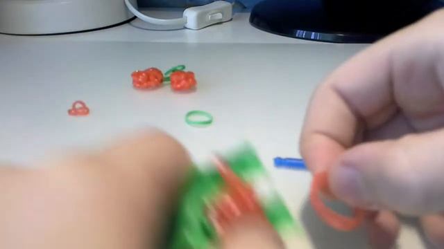 Плетение из резинок. Плету вишни.