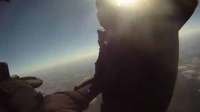 Skydiving with the Army's Golden Knights смотреть онлайн
