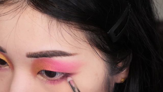 ? in which we try pink??? ? || a monolid makeup tutorial ft lunar beauty strawberry dreams смотреть онлайн