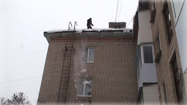 Очистка кровли, ул.Комсомольская 46/19 смотреть онлайн