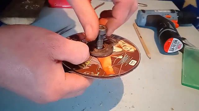 Уникальная самоделка из компакт-диска.Вы больше не выбросите не нужные диски! смотреть онлайн