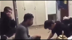 ПРИКОЛ РАЗВОД С ЛОЖКОЙ   КТО СИЛЬНЕЕ УДАРИТ ЛОЖКОЙ ПО ГОЛОВЕ